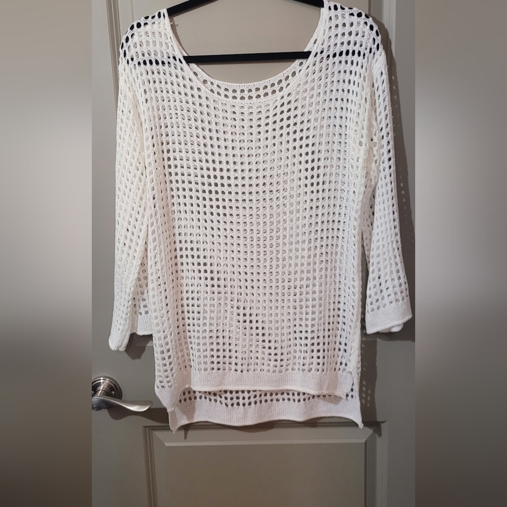 Elegant White Knit Shirt